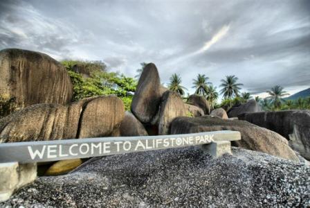 kepri-optimistis-jadi-pintu-gerbang-wisata-bahari-indonesia | Berita Positive 
