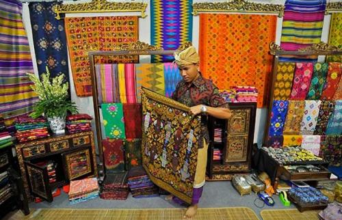 pameran-batik-terbesar-di-dunia-digelar | Berita Positive 